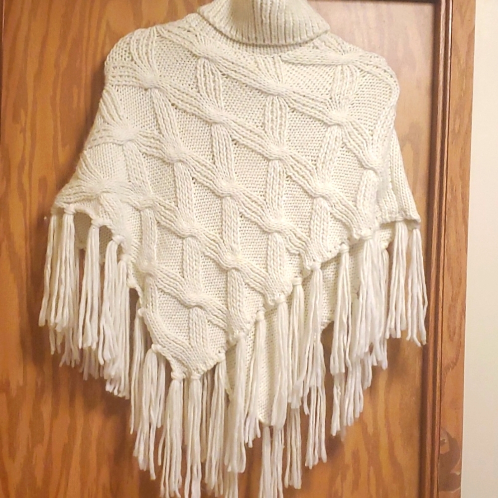 Women's cream shawl with fringe, cow neck